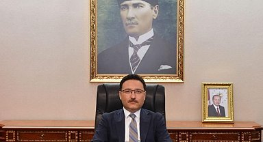Vali Gökmen Çiçek: "2024 yılının ülkemiz ve ilimiz için hizmet ve yaşam kalitesinin daha da artacağı, bir yıl olacağına yürekten inanıyorum"