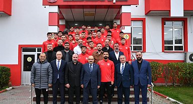 Vali İsmail Ustaoğlu'ndan Balıkesirspor'a destek ziyareti
