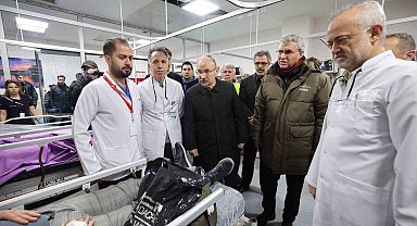 Vali Karadeniz feci kazada hastaneye kaldırılan yaralıları ziyaret etti