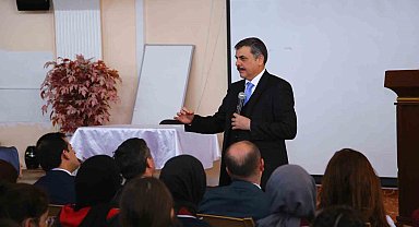 Vali Mustafa Çiftçi öğrencilerle buluştu