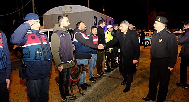 Vali Özkan yılbaşı gecesi çalışan kamu görevlilerini ziyaret etti