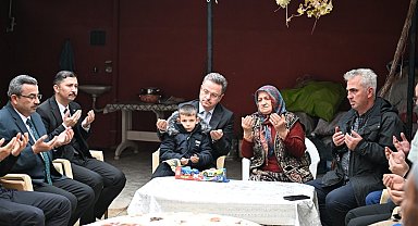 Vali Ünlü Kırkağaç'ta kamu hizmetlerini inceledi, şehit ailelerini ziyaret etti