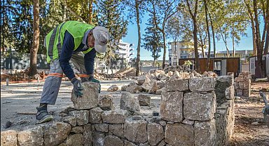 Varsak kent meydanına kavuşuyor