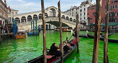 Venedik'te 25 kişiden fazla olan turist gruplarına yasak