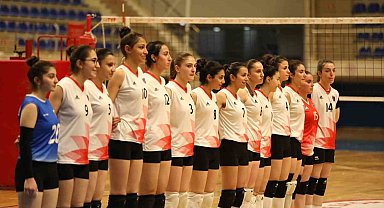 Voleybolda Van derbisinin galibi Büyükşehir Belediyespor oldu