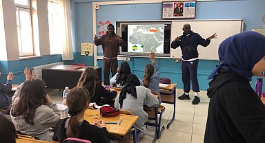Yabancı öğrenciler liseli gençlere ülkelerini tanıttı