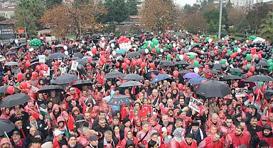 Yağmur altında Filistin için tek yürek oldular