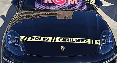 Yasa dışı yollarla Türkiye'ye sokulan 2 lüks araca el konuldu