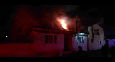 Yaşlı çifti yangından komşuları kurtardı