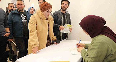 Yazar Yıldız Ramazanoğlu sevenleriyle buluştu
