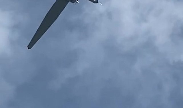 Yerli motor TEI-PD170 ile havalanan AKSUNGUR İHA'dan alçaktan gösteri uçuşu