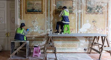 Yıldız Sarayı'nın restorasyon çalışmalarında 19. yüzyıla ait süsleme ve resimler ortaya çıkarıldı