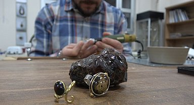 Yıllarca yöre halkı tarafından çıra olarak yakılan 'Kehribar' işlenerek ülke ekonomisine katkı sağlıyor