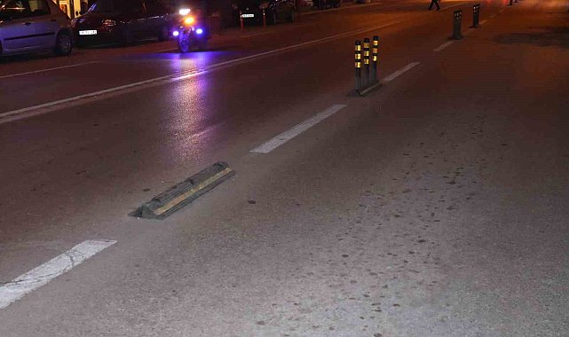 Yol ayırım dubaları sorumsuz sürücülerin hedefi oldu