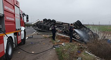 Yolcu minibüsü tıra çarptı: 1 yaralı