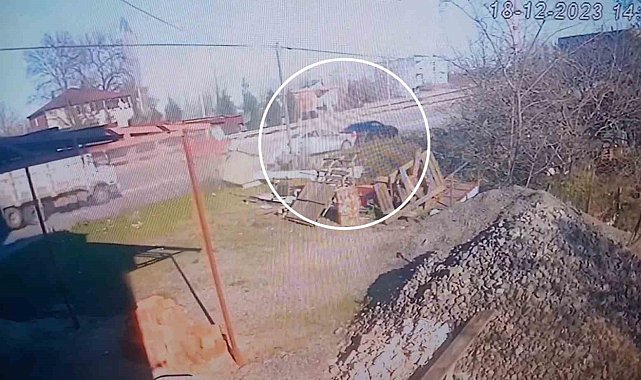 Yoldan çıkan otomobil dehşet saçtı: 1'i ağır 3 yaralı