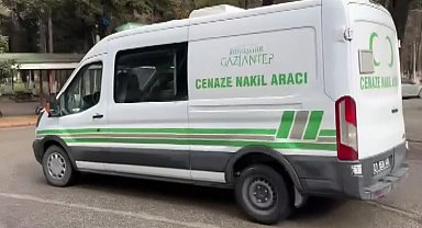 Yolun karşısına geçmek isterken otomobilin çarptığı yaşlı adam öldü