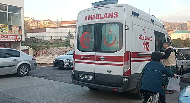 Yolun karşısına geçmeye çalışan çocuğa otomobil çarptı