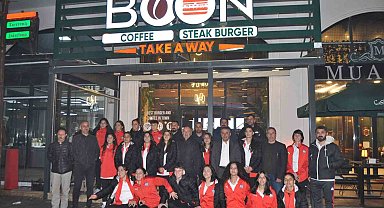 Yüksekova Belediyespor Kadın Futbol Takımı yemekte bir araya geldi