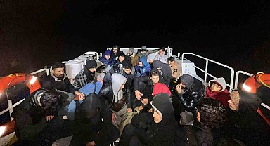 Yunanistan'ın ölüme ittiği 57 düzensiz göçmen kurtarıldı