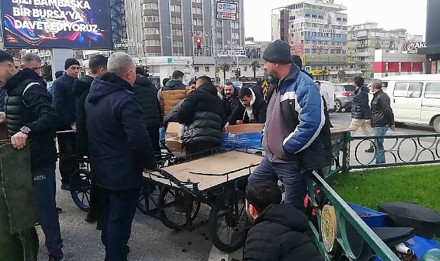 Zabıta izinsiz ceviz ve kestane satan seyyar satıcılara göz açtırmadı