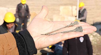 Zerzevan Kalesi'nde 1800 yıllık ameliyat aleti bulundu