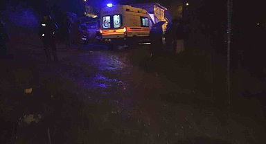 Zonguldak'ta heyelan: Ev toprak altında kaldı, 2 kişiyi kurtarma çalışmaları sürüyor