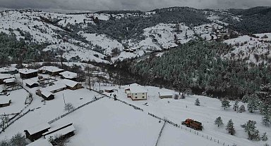 10 bin kilometre köy yolu ağına sahip Kastamonu'da ekiplerin karla mücadelesi