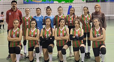 1308 Osmaneli Belediyespor Voleybol Takımına ligi 3'üncü bitirdi