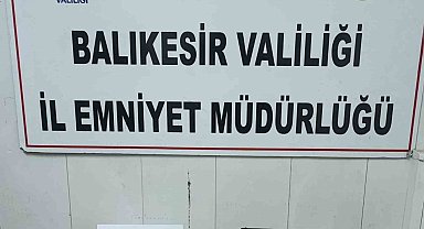 'Dur' ihtarına uymayarak kaçan 2 motosikletli uyuşturucu ve silahla yakalandı