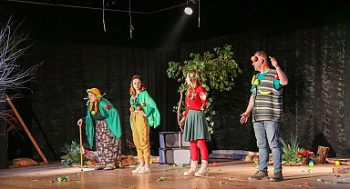 'Ormanda Bir Gün' isimli tiyatro oyunu sahnelendi