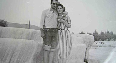 42 yıl önce çektirdikleri fotoğraf sergide karşılarına çıktı