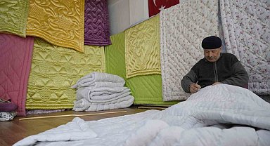 7 yaşında başladığı yorgancılık mesleğini 4. kuşak olarak 52 yıldır devam ettiriyor