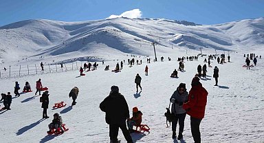Abalı Kayak Merkezi kayakseverlerin akınına uğradı