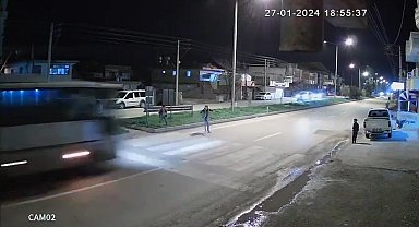Adana'da kavga eden çocuklardan biri kaçarken midibüsün çarpması sonucu hayatını kaybetti