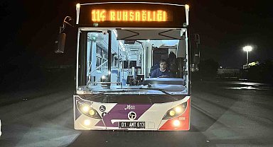Adana'da otobüs şoförü, kalp krizi geçiren yolcuyu hastaneye yetiştirdi