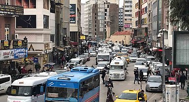 Adana'da taşıt sayısı arttı, korna sesi çileye döndü