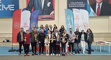 Afyonkarahisar'da 6 farklı kategoride yapılan tenis turnuvası sona erdi