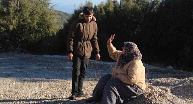 Ağaçların şarampole uçmaktan kurtardığı otobüs şoförüne yaşlı yolcudan moral