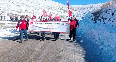 Ağrı MEB AKUB üyeleri Sarıkamış'ta şehitleri andı