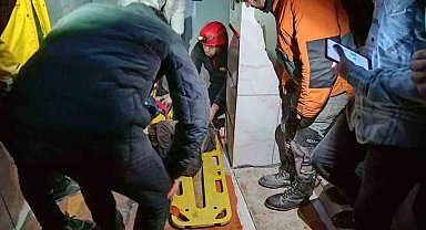 Ağrı'da asansör boşluğuna düşen çocuk yaralandı