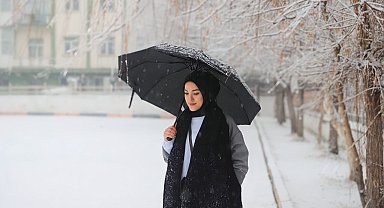 Ağrı'da kar yeniden etkili oldu