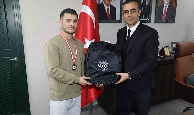 Ağrılı Boksör Sezgin Acar, Türkiye üçüncüsü oldu