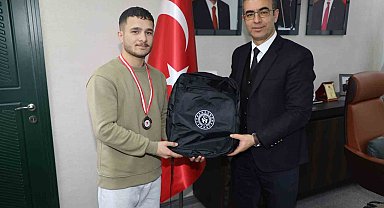 Ağrılı Boksör Sezgin Acar, Türkiye üçüncüsü oldu