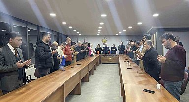 AK Parti, toplantı öncesi şehitleri unutmadı