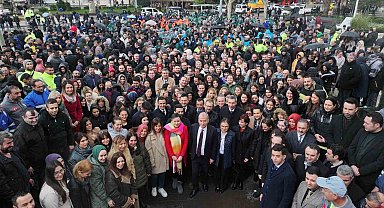 AK Parti'nin Denizli Adayı Osman Zolan yüzlerce kişi tarafından karşılandı
