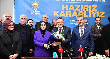AK Parti'nin Trabzon Büyükşehir Belediye Başkan Adayı Ahmet Metin Genç basının karşısına çıktı