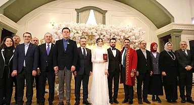 AK Partililer gençlik kolları başkanının düğününde buluştu