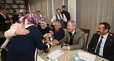 Akar ve Büyükkılıç, üreten kadınlarla buluştu