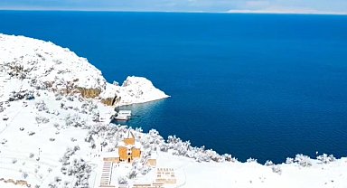 Akdamar Adası beyaz gelinliğini giydi